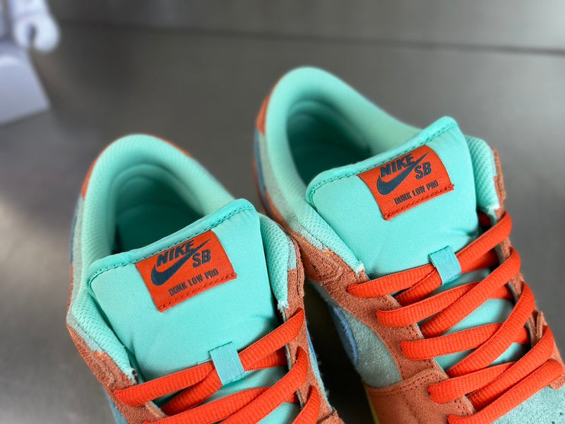 Tênis Nike SB Dunk Low ‘Orange Emerald Rise’