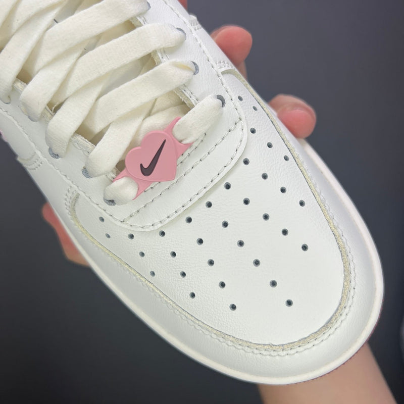 Tênis Nike Air Force 1 Low ‘Valentine’s Day 2023’