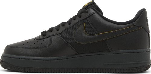 Tênis Nike Air Force 1 ‘07 “Black University Gold”