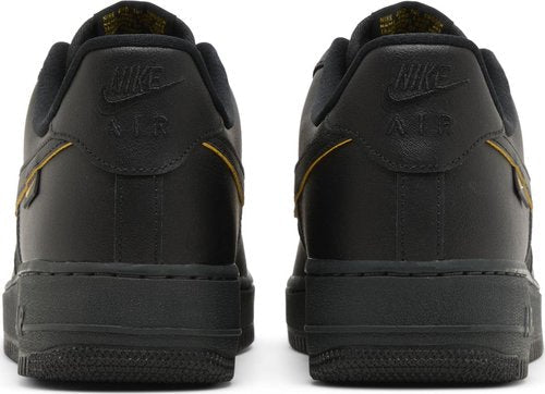 Tênis Nike Air Force 1 ‘07 “Black University Gold”