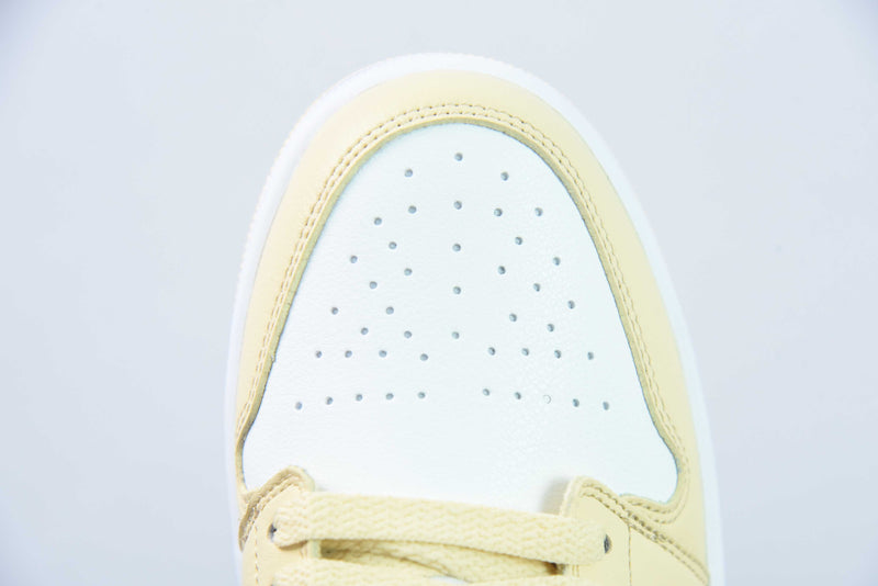 Tênis Nike Air Jordan 1 Low ‘Pale Vanilla White Yellow Ochre’