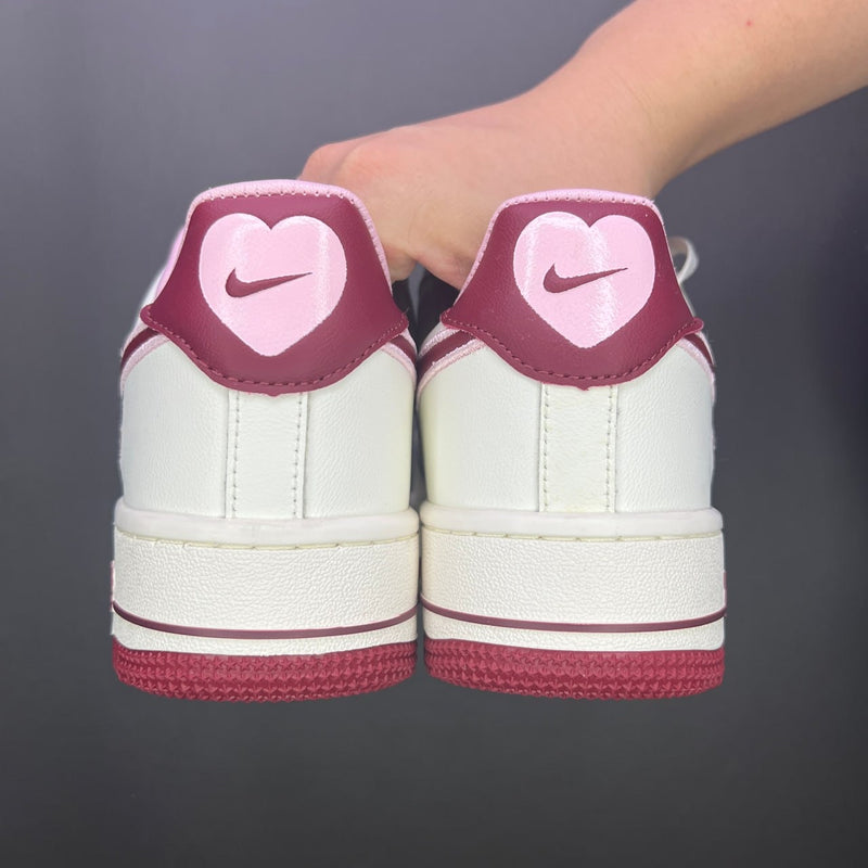 Tênis Nike Air Force 1 Low ‘Valentine’s Day 2023’