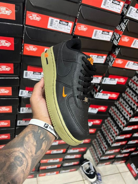 Tênis Air Force 1 Black/Orange - Nacional