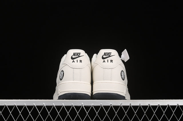 Tênis Nike Air Force 1 07 LV8 ‘Brooklyn Nets’