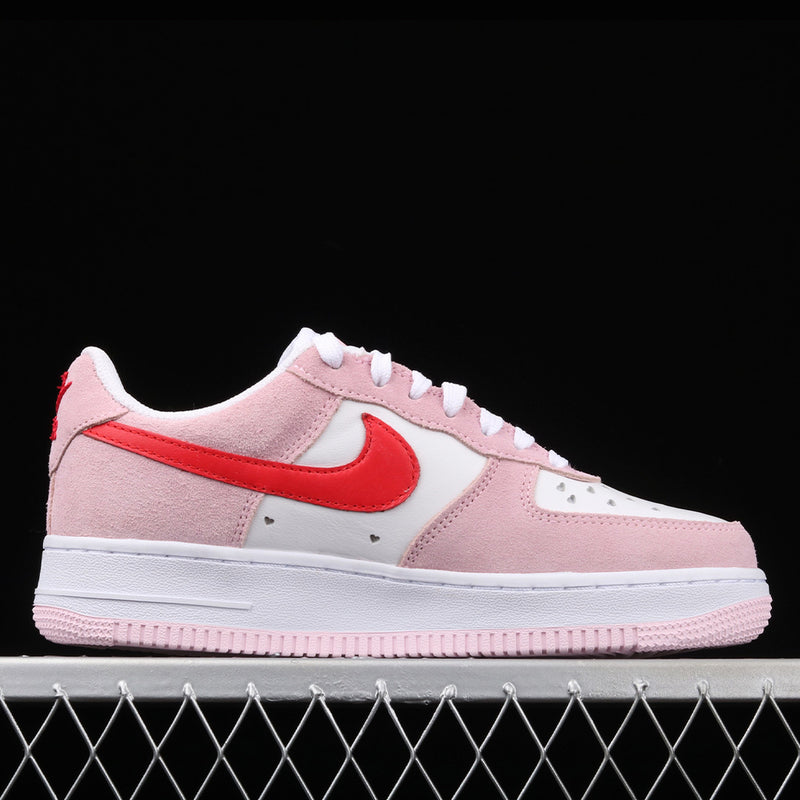 Tênis Nike Air Force 1 Low ‘Valentine’s Day Love Letter’