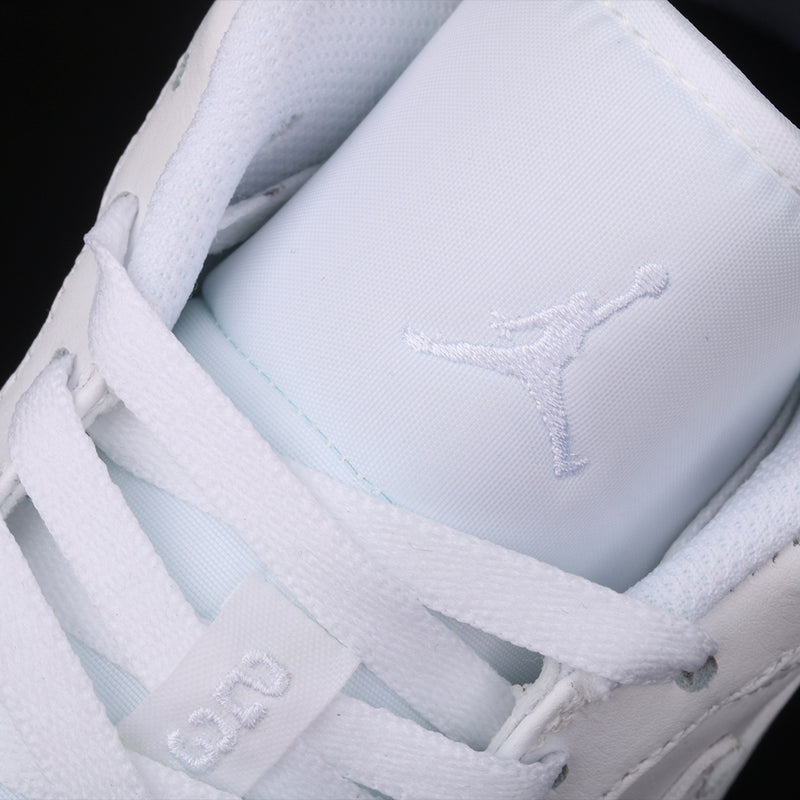 Tênis Nike Air Jordan 1 Low ‘Triple White’