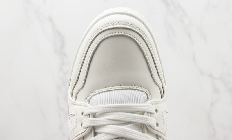 Tênis Louis Vuitton Trainer ‘Triple White’