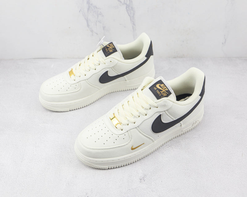 Tênis Nike Air Force 1 07 LV8 White Black Gold