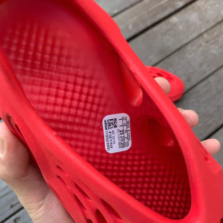 Tênis Adidas Yeezy Foam Vermillion