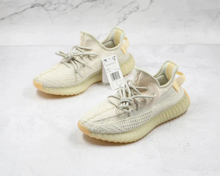 Tênis Adidas Yeezy Boost 350 V2 Light