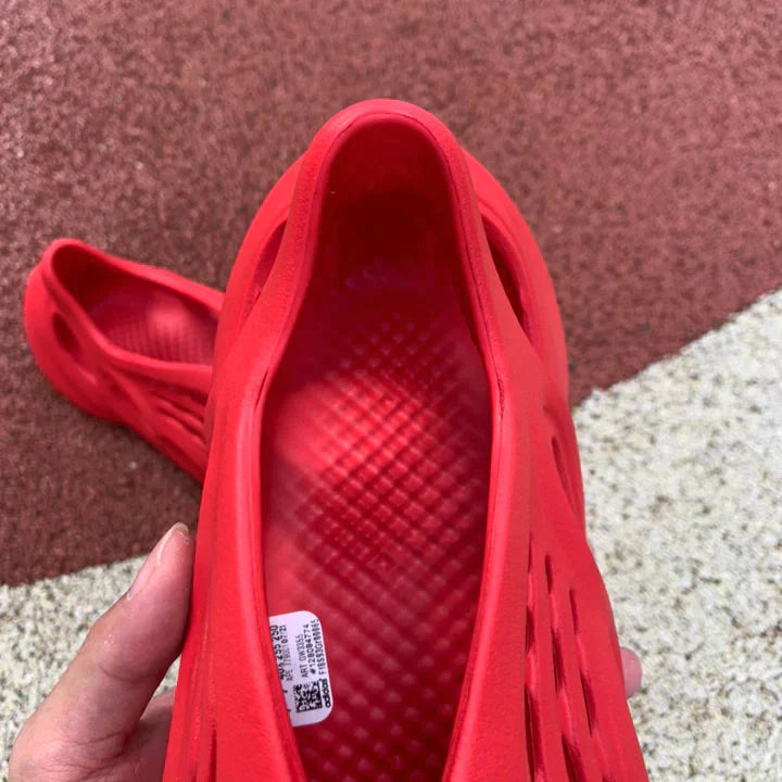 Tênis Adidas Yeezy Foam Vermillion