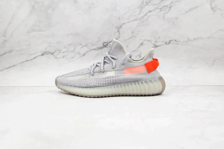 Tênis Adidas Yeezy Boost 350 V2 Tail Light