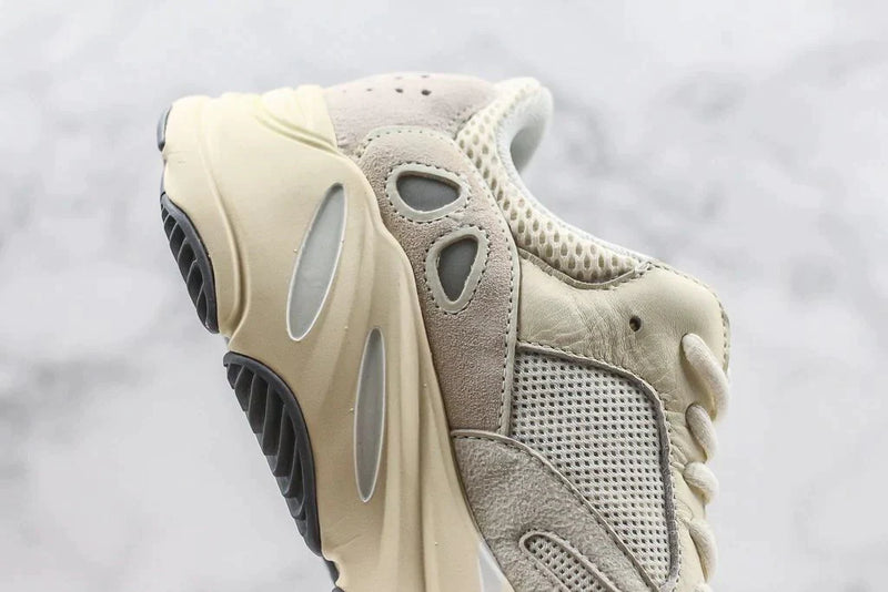 Tênis Adidas Yeezy Boost 700 Analog