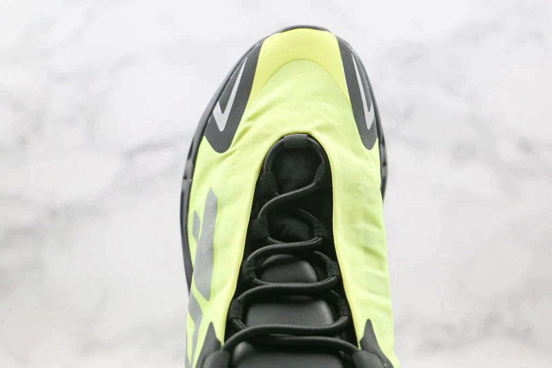 Tênis Adidas Yeezy Boost 700 Mnvn Phosphor