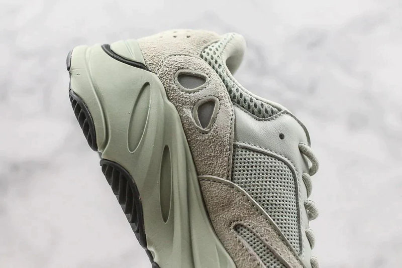 Tênis Adidas Yeezy Boost 700 Salt