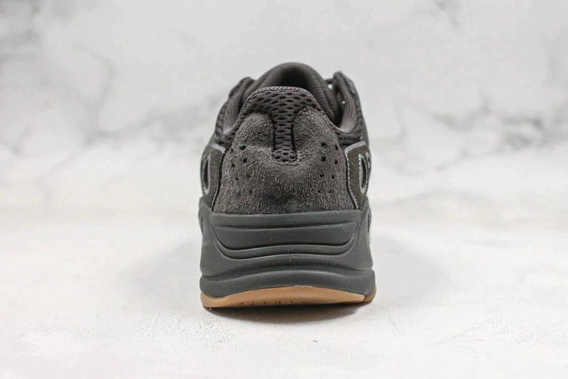 Tênis Adidas Yeezy Boost 700 Utility Black