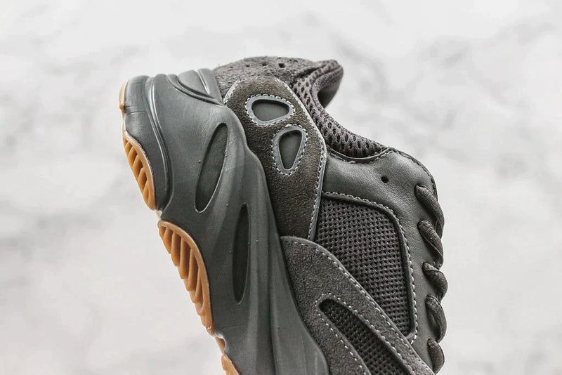 Tênis Adidas Yeezy Boost 700 Utility Black