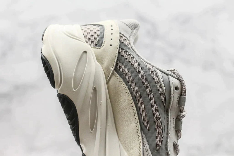 Tênis Adidas Yeezy Boost 700 V2 Static