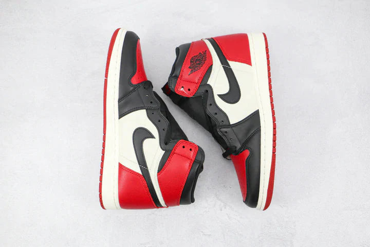 Tênis Nike Air Jordan 1 Retro High Bred Toe