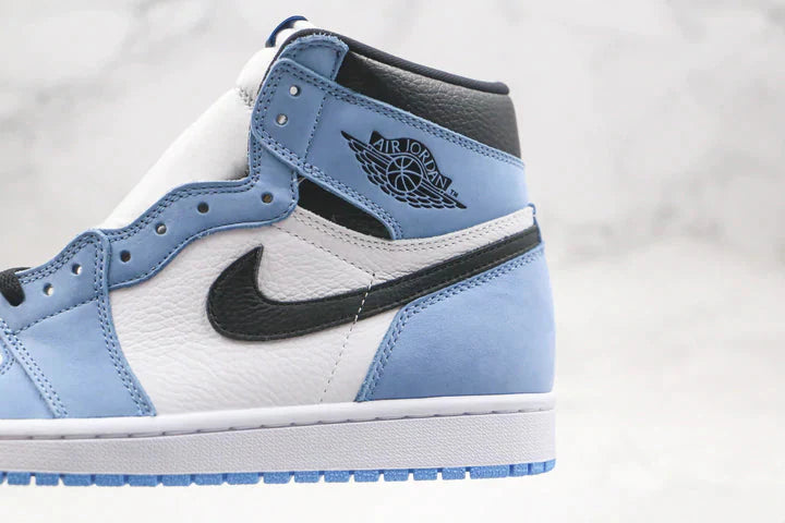 Tênis Nike Air Jordan 1 Retro High White University Blue Black