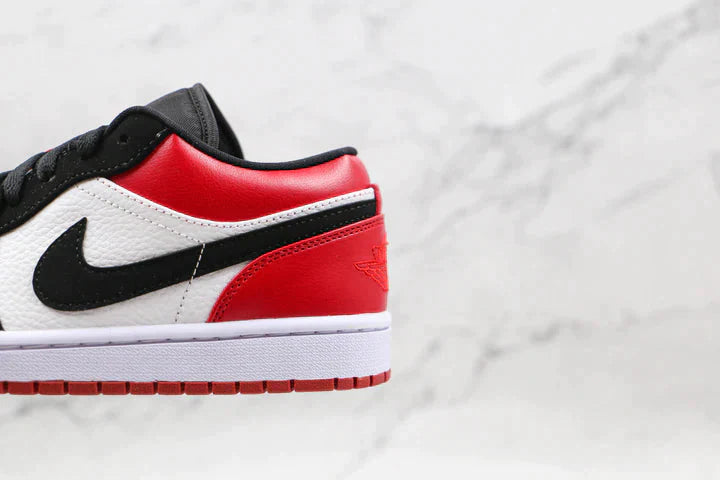 Tênis Nike Air Jordan 1 Low Black Toe