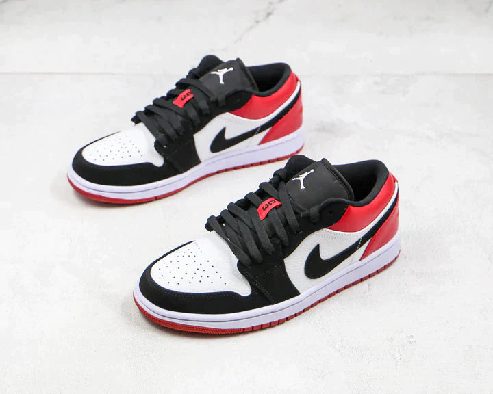 Tênis Nike Air Jordan 1 Low Black Toe