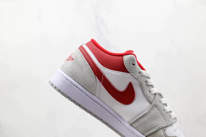 Tênis Nike Air Jordan 1 Low Se Light Smoke Grey Gym Red