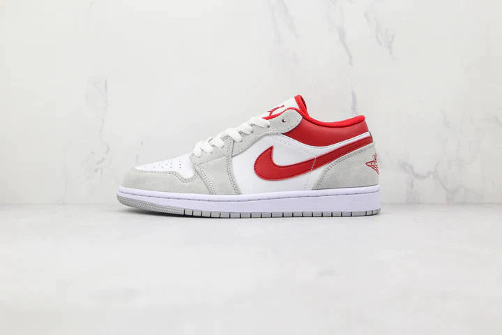 Tênis Nike Air Jordan 1 Low Se Light Smoke Grey Gym Red