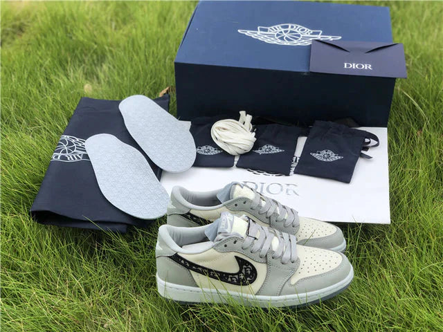 Tênis Nike Air Jordan 1 Retro Low Dior