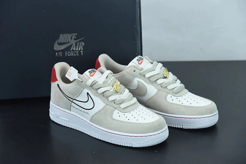 Tênis Nike Air Force 1 Low First Use Light Sail Red