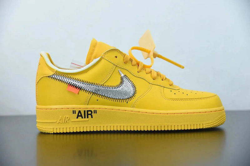 Tênis Nike Air Force 1 Low Off White University Gold Metallic Silver