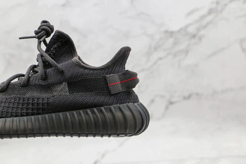 Tênis Adidas Yeezy Boost 350 V2 Black (non-reflective)