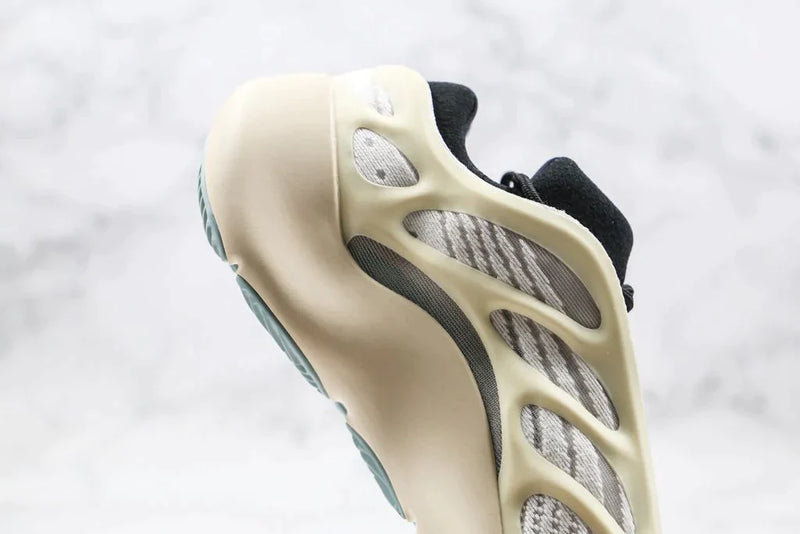 Tênis Adidas Yeezy Boost 700 V3 Azael