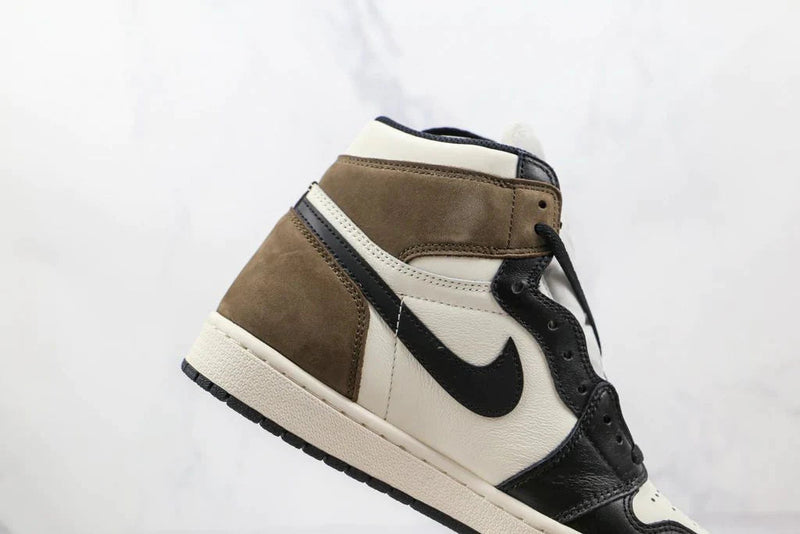 Tênis Nike Air Jordan 1 Retro High Dark Mocha