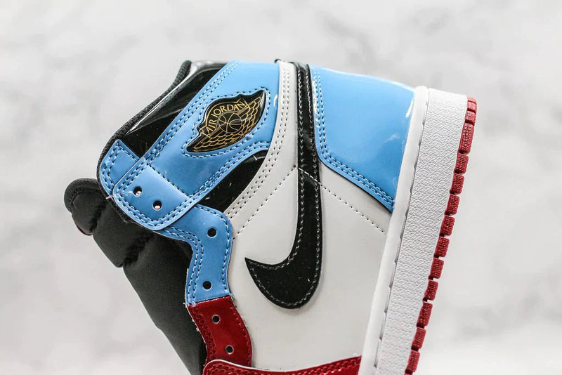 Tênis Nike Air Jordan 1 Retro High Fearless Unc Chicago