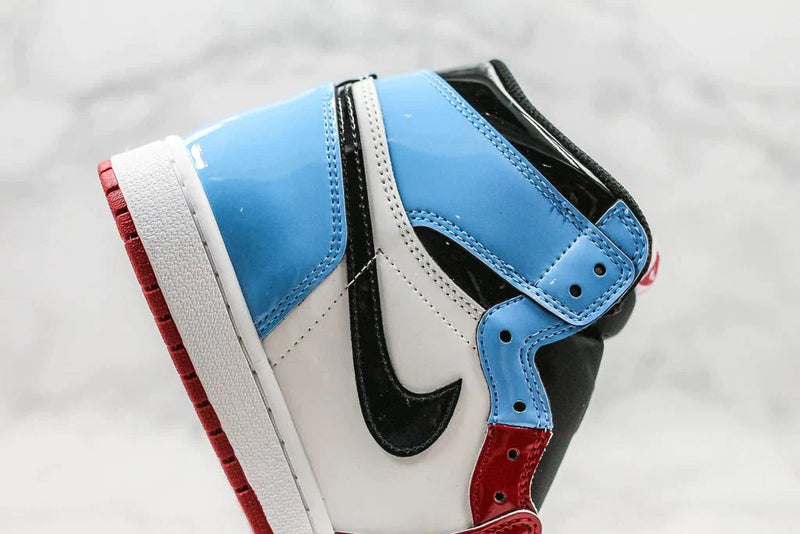 Tênis Nike Air Jordan 1 Retro High Fearless Unc Chicago