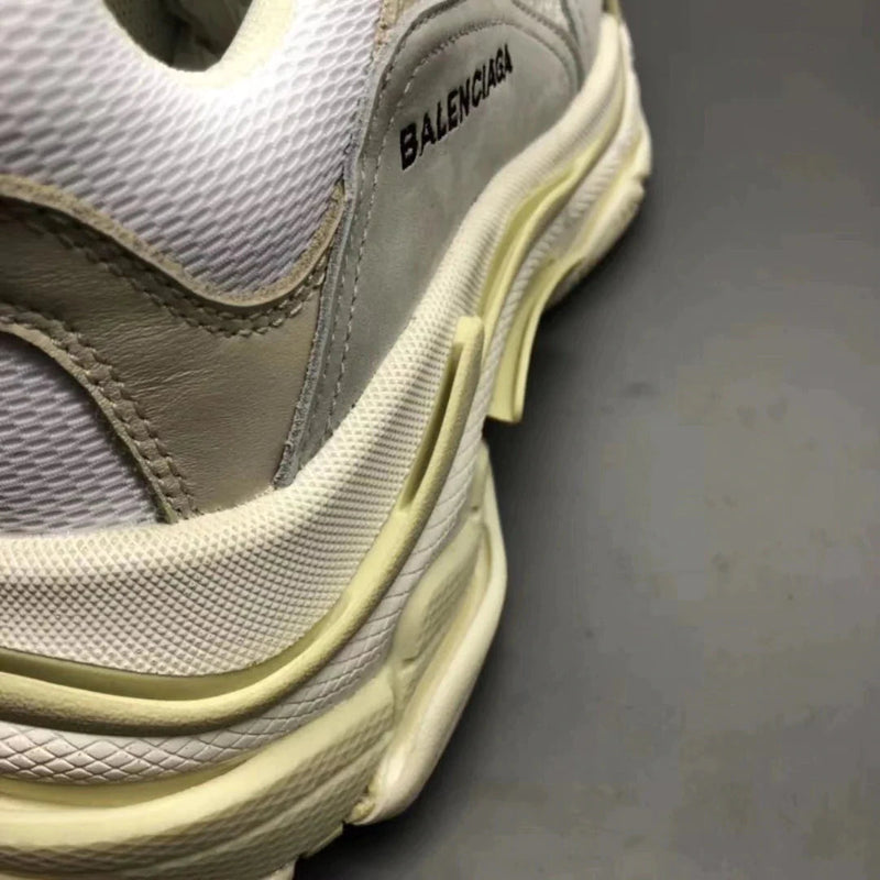 Tênis Balenciaga Triple S White