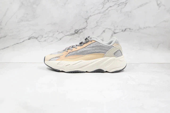 Tênis Adidas Yeezy Boost 700 V2 Cream