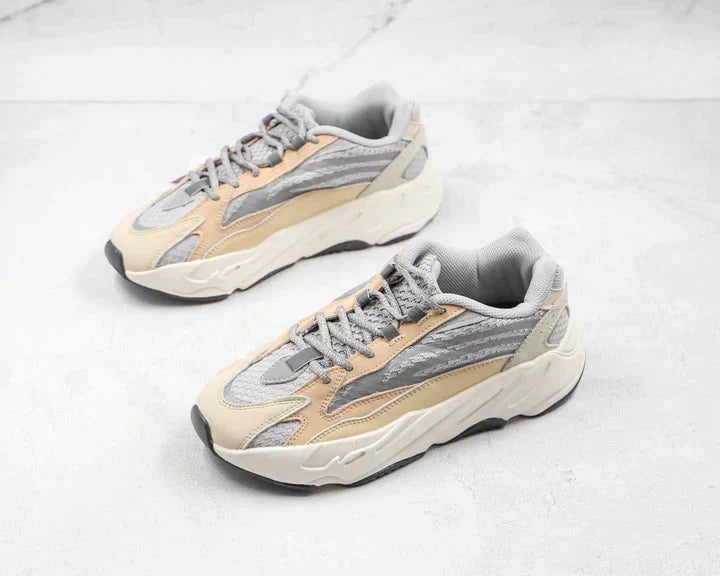 Tênis Adidas Yeezy Boost 700 V2 Cream