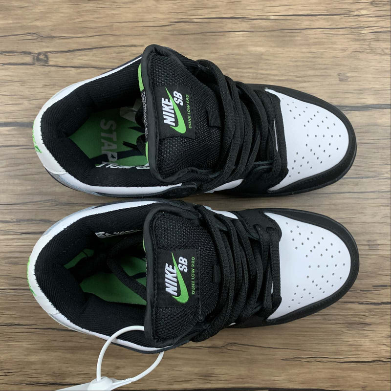 Tênis Nike SB Dunk Low Staple Panda Pigeon