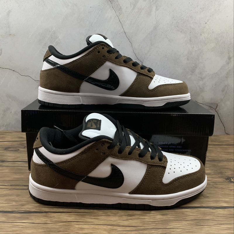 Tênis Nike SB Dunk Low White Black Trail End Brown