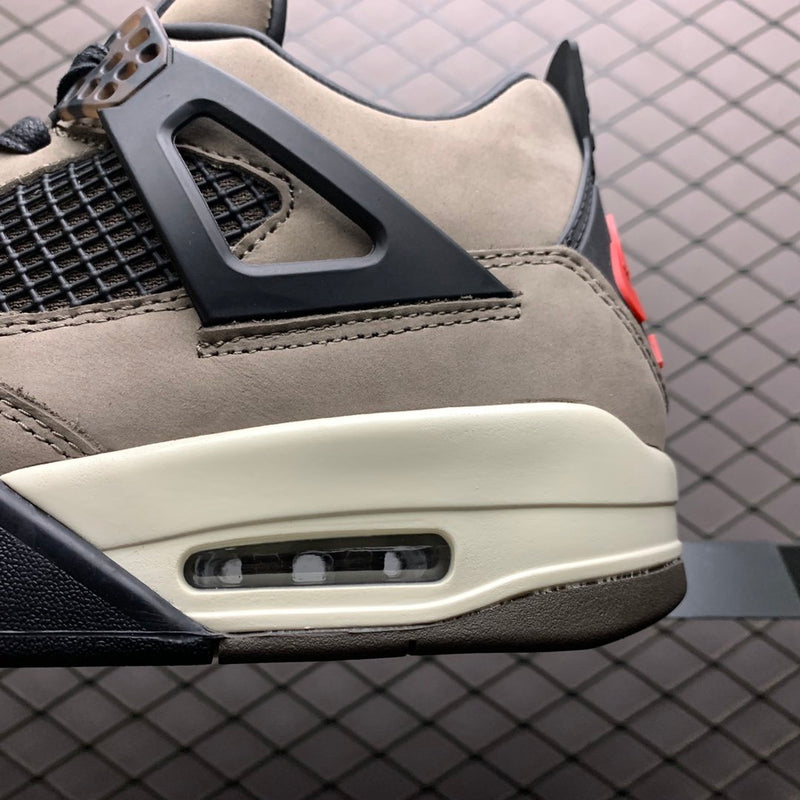 Tênis Nike Air Jordan 4 Retro X Travis Scott