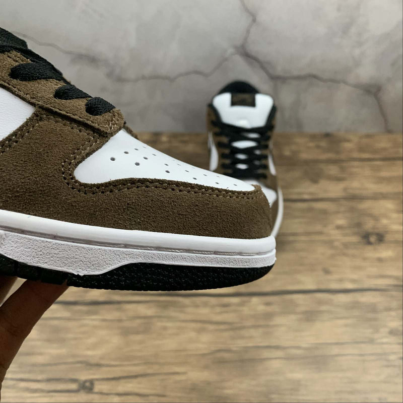 Tênis Nike SB Dunk Low White Black Trail End Brown